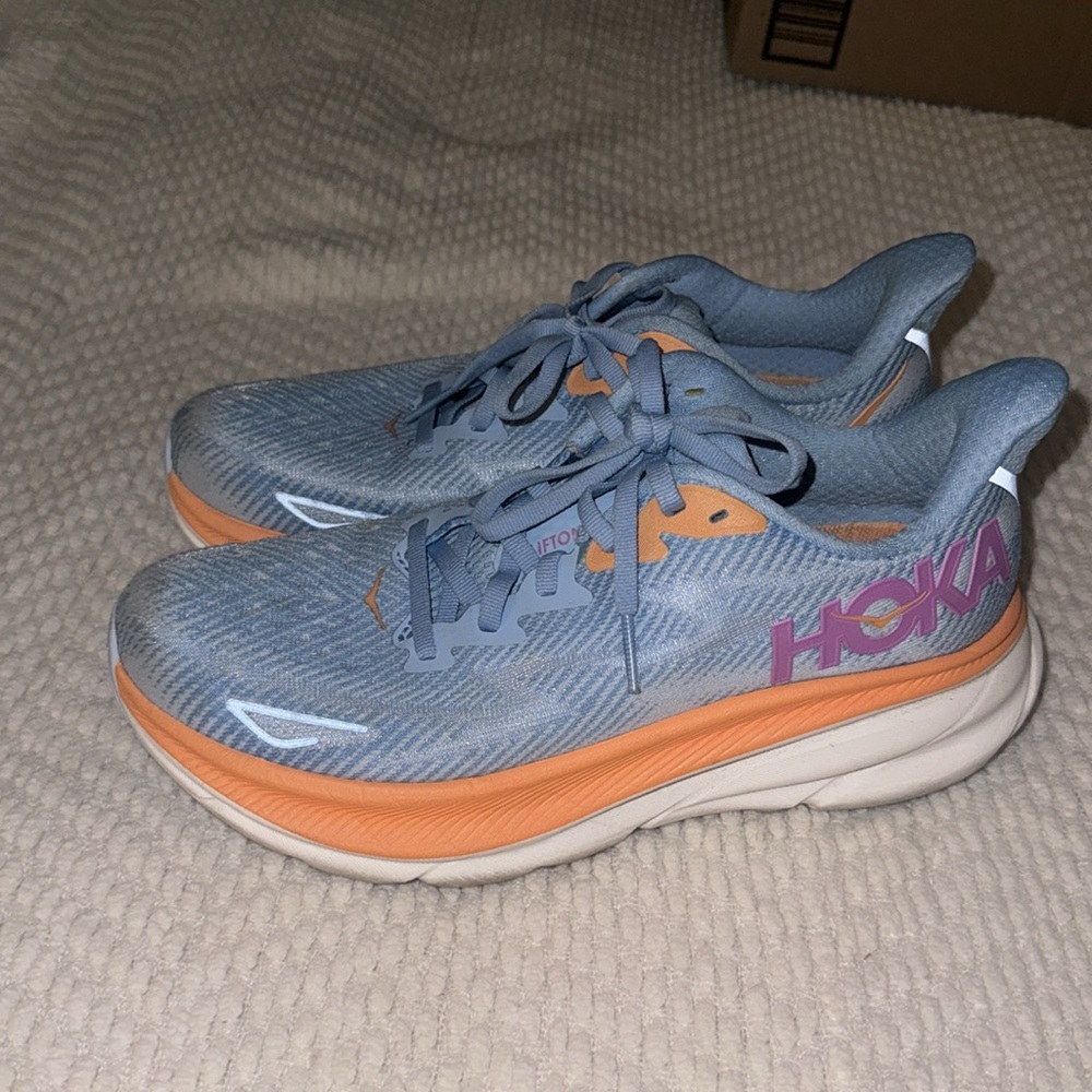 HOKA CLIFTON 9 • AIRY BLUE/ ICE WATER